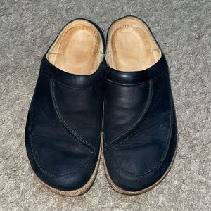 Haflinger dark charcoal leather clogs